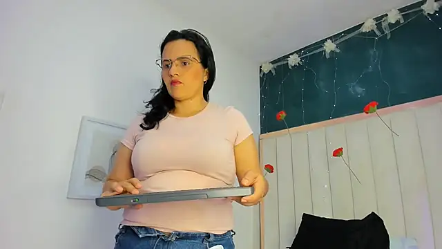 africa holmes online show from 18, 2, 2026