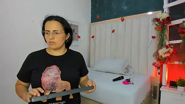 africa holmes online show from 21, 4, 2026