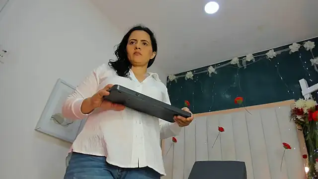 africa holmes online show from 28, 2, 2026