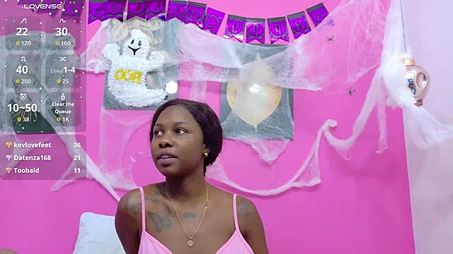 Snapshot of kinkyandsavage chatting on 22, 10, 2025 kinkyandsavage online show from 22, 10, 2025