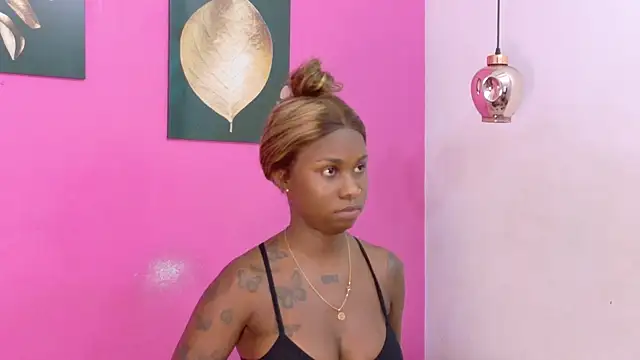 Snapshot of kinkyandsavage chatting on 13, 11, 2025 kinkyandsavage online show from 13, 11, 2025