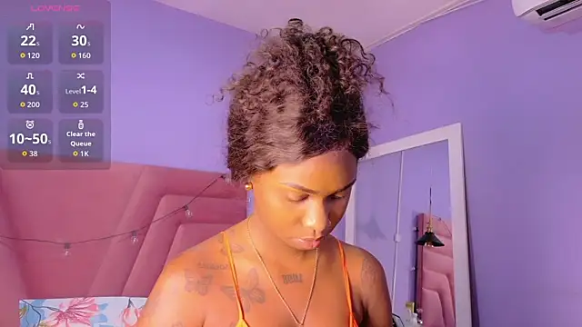 Snapshot of kinkyandsavage chatting on 18, 10, 2025 kinkyandsavage online show from 18, 10, 2025