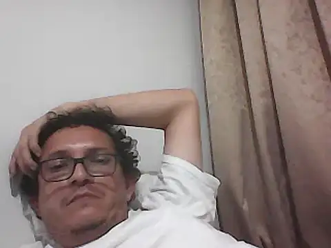 Snapshot of Bombi22 chatting on 2, 11, 2025 Bombi22 online show from 2, 11, 2025