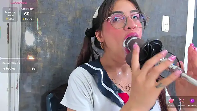 violett collins  online show from 16, 10, 2025