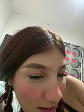 thamygomezz online show from 29, 1, 2025