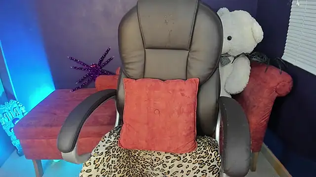 Snapshot of milufontier chatting on 22, 10, 2025 milufontier online show from 22, 10, 2025