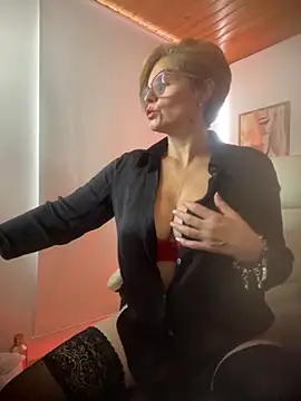 Adeellee  online show from 12, 10, 2025