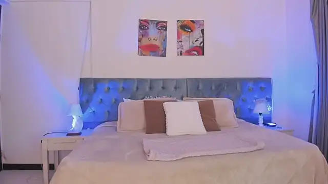 Snapshot of Regina_blum chatting on 10, 10, 2025 Regina blum online show from 10, 10, 2025