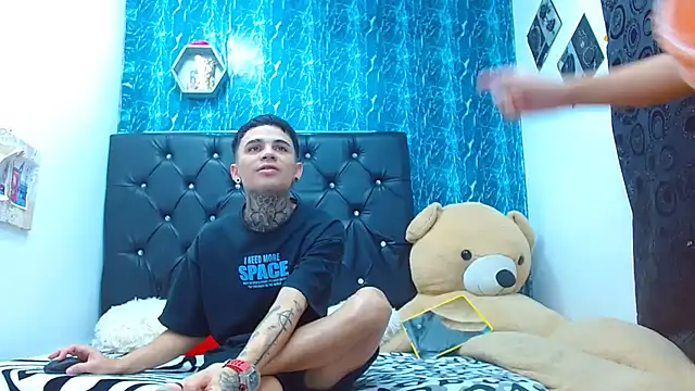 Snapshot of exotic_hot_couple chatting on 9, 3, 2025 exotic hot couple online show from 9, 3, 2025