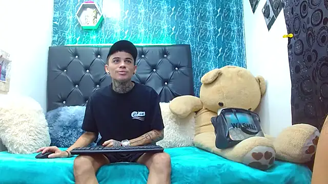 Snapshot of exotic_hot_couple chatting on 16, 3, 2025 exotic hot couple online show from 16, 3, 2025