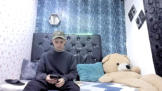 exotic hot couple online show from 5, 3, 2026