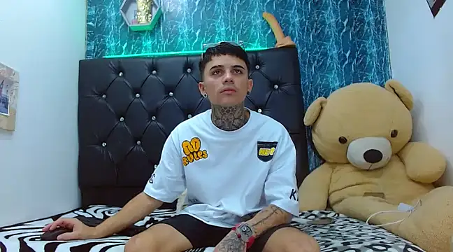 Snapshot of exotic_hot_couple chatting on 25, 2, 2025 exotic hot couple online show from 25, 2, 2025