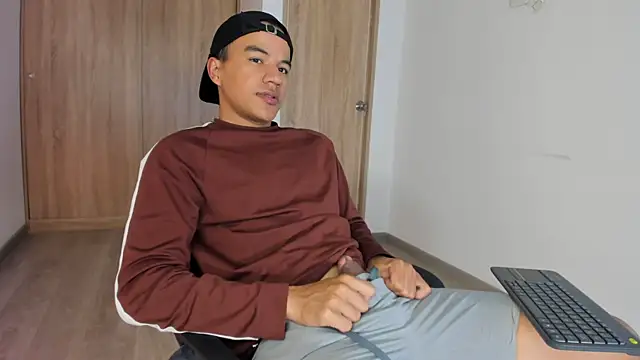Snapshot of lucas_wellx chatting on 28, 5, 2026 lucas wellx online show from 28, 5, 2026