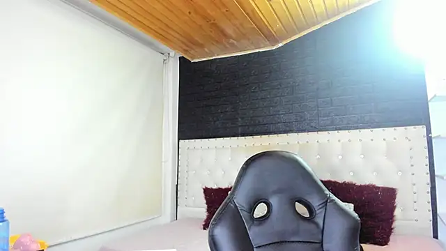 melanie hh online show from 9, 3, 2025