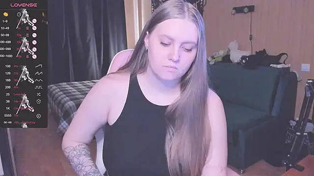 Alice Dreamgirl  online show from 17, 10, 2025