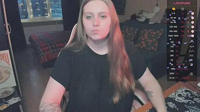 Alice Dreamgirl  online show from 16, 12, 2025