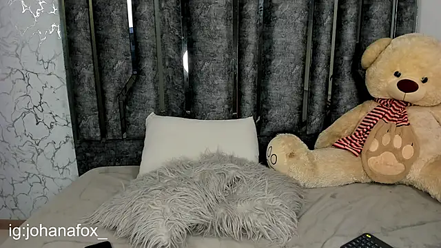 johanafox  online show from 17, 1, 2025