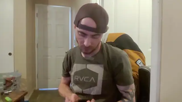 Huntzg23 online show from 10, 4, 2026