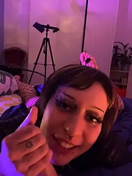 Snapshot of littlewitchxoxo chatting on 22, 2, 2025 littlewitchxoxo online show from 22, 2, 2025