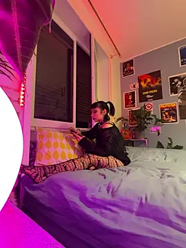 Snapshot of littlewitchxoxo chatting on 16, 12, 2024 littlewitchxoxo online show from 16, 12, 2024