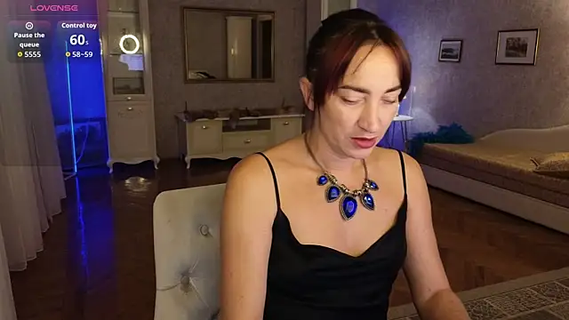 Snapshot of AnneHaddaway chatting on 13, 9, 2025 AnneHaddaway online show from 13, 9, 2025
