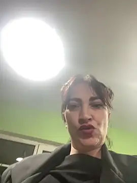 Snapshot of AnneHaddaway chatting on 7, 5, 2026 AnneHaddaway online show from 7, 5, 2026