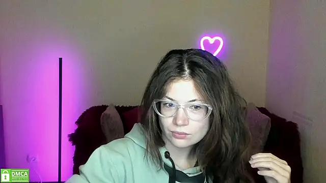 Alicia redfollow online show from 9, 9, 2025