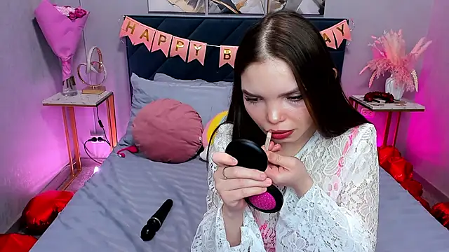 Curvy Dynamite  online show from 4, 3, 2026