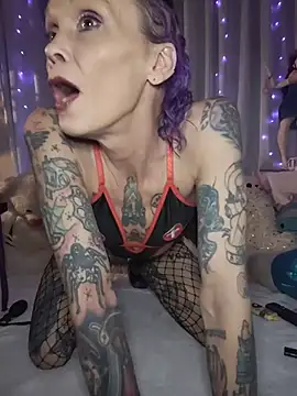 MommyMisfit online show from 27, 7, 2026