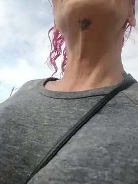 MommyMisfit online show from 14, 4, 2026