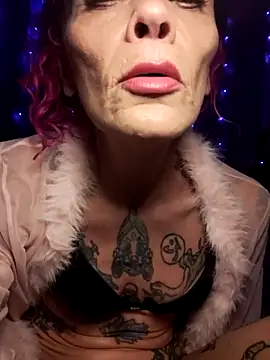 MommyMisfit online show from 14, 4, 2026