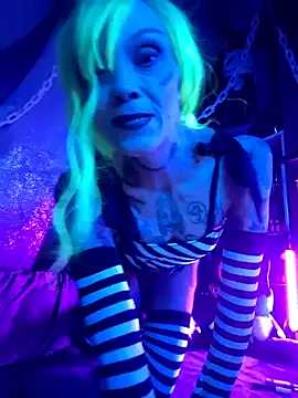 MommyMisfit online show from 16, 10, 2025