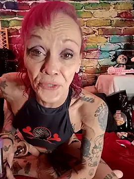 MommyMisfit online show from 8, 1, 2026