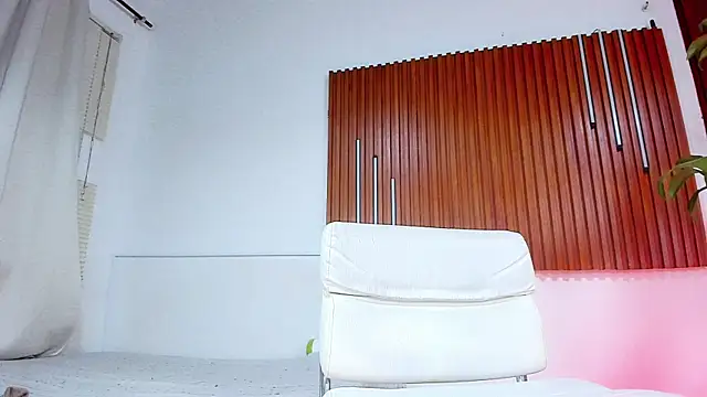 cristall hott online show from 10, 2, 2026