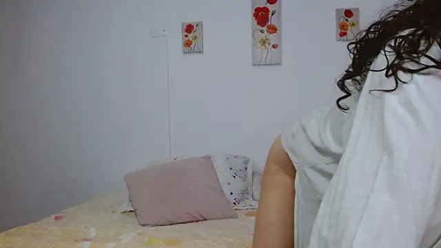 Snapshot of arianna_ros3 chatting on 12, 7, 2026 arianna ros3 online show from 12, 7, 2026