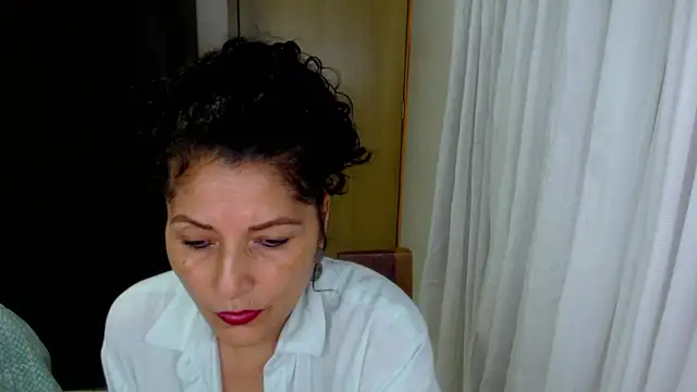 Snapshot of arianna_ros3 chatting on 13, 5, 2026 arianna ros3 online show from 13, 5, 2026
