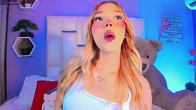 Snapshot of Aileen_18 chatting on 12, 9, 2025 Aileen 18 online show from 12, 9, 2025