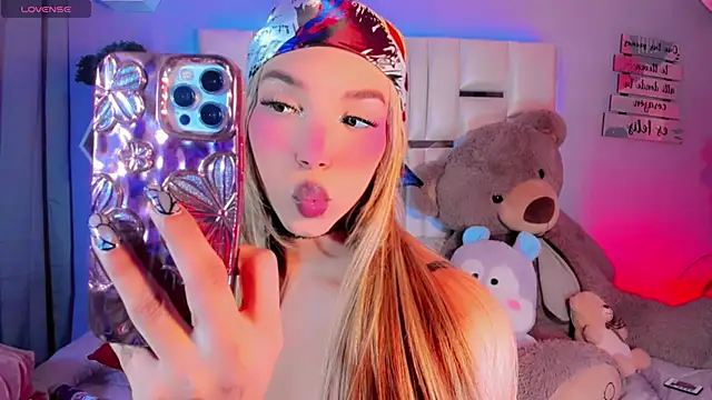 Snapshot of Aileen_18 chatting on 14, 11, 2025 Aileen 18 online show from 14, 11, 2025