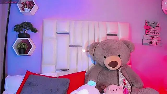 Snapshot of Aileen_18 chatting on 18, 10, 2025 Aileen 18 online show from 18, 10, 2025