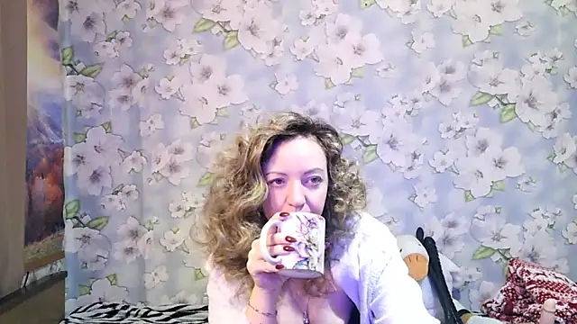 KattyLuuu online show from 6, 11, 2025