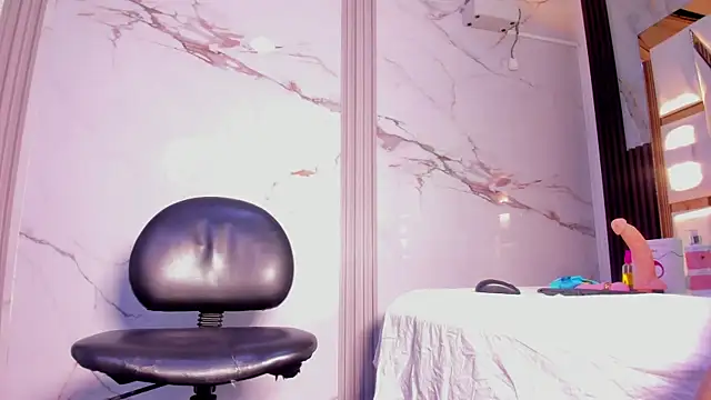 amber diior online show from 5, 12, 2025