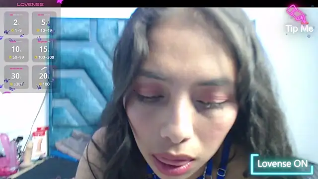 Snapshot of Roxan_Fox- chatting on 14, 1, 2025 Roxan Fox- online show from 14, 1, 2025