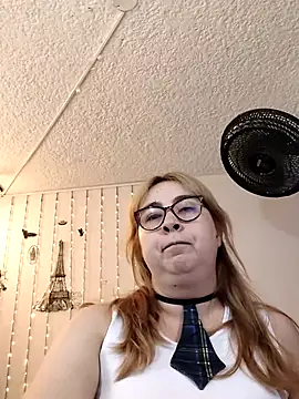Snapshot of chloe_prg chatting on 26, 5, 2026 chloe prg online show from 26, 5, 2026