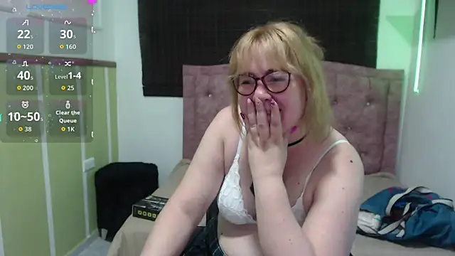 Snapshot of chloe_prg chatting on 12, 5, 2026 chloe prg online show from 12, 5, 2026