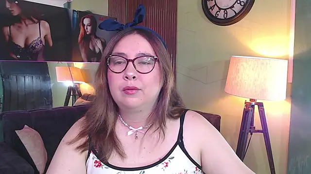 Snapshot of chloe_prg chatting on 18, 9, 2025 chloe prg online show from 18, 9, 2025