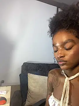 Snapshot of Zizi-campbel chatting on 13, 3, 2025 Zizi-campbel online show from 13, 3, 2025