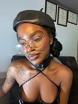 Snapshot of Zizi-campbel chatting on 9, 3, 2025 Zizi-campbel online show from 9, 3, 2025