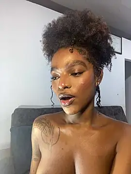 Snapshot of Zizi-campbel chatting on 13, 3, 2025 Zizi-campbel online show from 13, 3, 2025