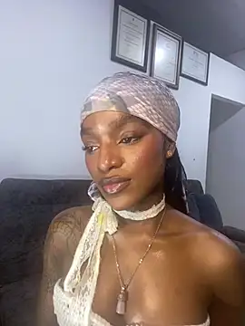 Snapshot of Zizi-campbel chatting on 8, 3, 2025 Zizi-campbel online show from 8, 3, 2025