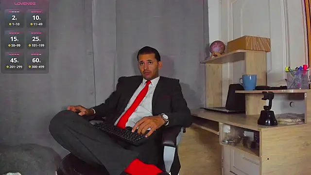 Snapshot of Hideintheoffice chatting on 28, 4, 2026 Hideintheoffice online show from 28, 4, 2026